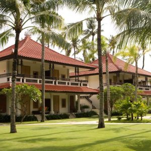 tropical garden, garden holiday inn, garden holiday inn baruna resort, holiday inn baruna, holiday inn baruna resort, holiday inn baruna resort bali