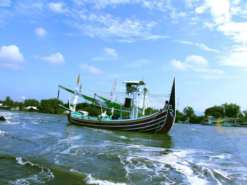 traditional boat, perancak temple, bali, west bali, jembrana, estuary river, temple on estuary river