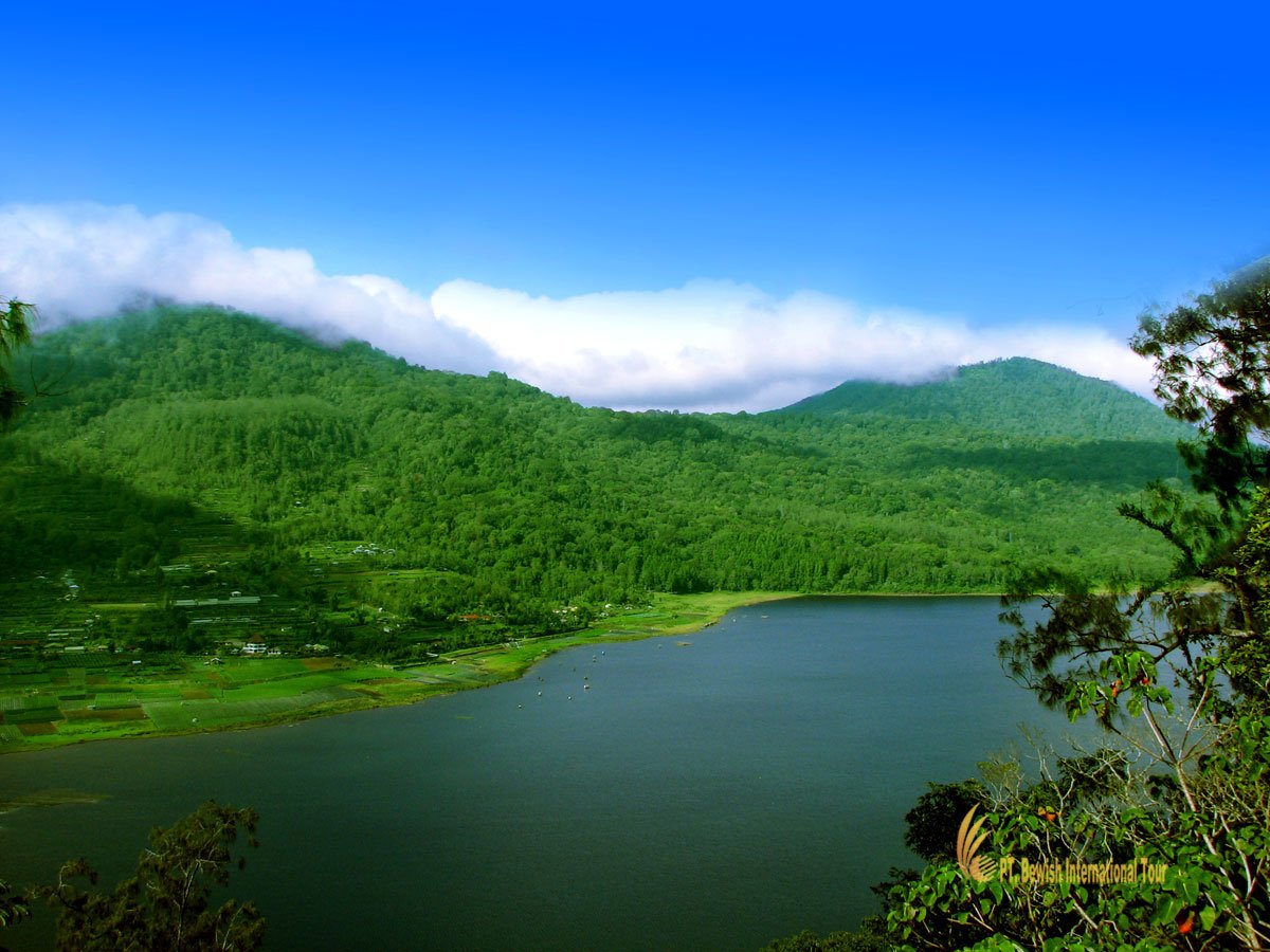 The twin lake at Wanagiri Hill - Buyan and Tamblingan Lake