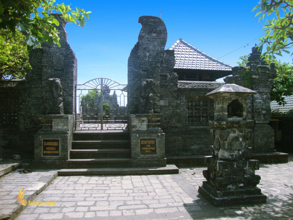 uluwatu bali temple hindu places places of interest places to visit entrance gateway