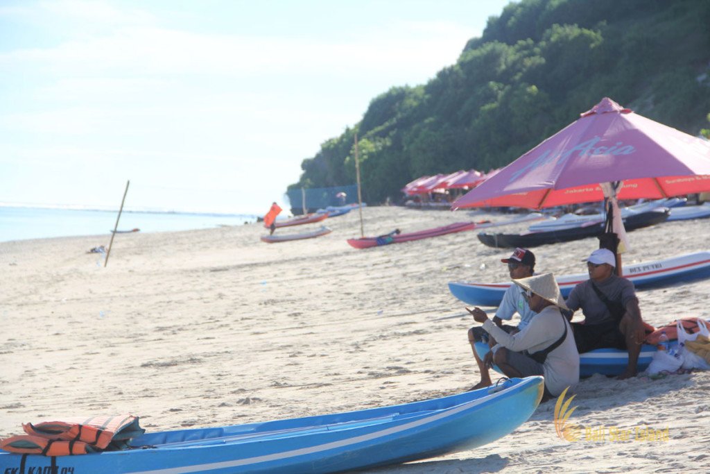 bali, beach, pandawa beach, white sand beach, secret beach, local society, canoe, canoe rental, fisherman