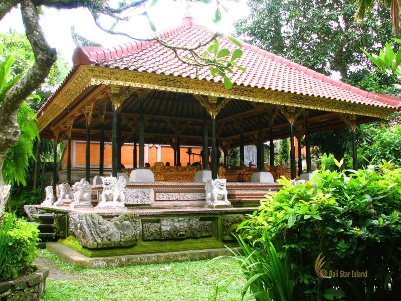 ubud, bali, palace, ubud palace, puri saren, places, places to visit, bali places to visit