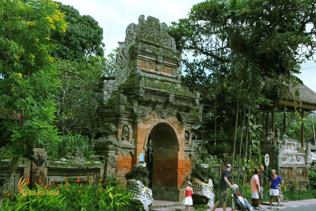 ubud, bali, palace, ubud palace, puri saren, tourists, destinations, tourist destinations