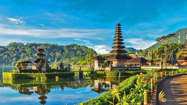 bedugul tour, bali places interest, bali tourist destinations, tourist travel guides, balinese pura, temple photo gallery, bali hindu temple, ulun danu, bali, bedugul, beratan, temples, ulun danu temple, bedugul bali, places, places interest, lakes, temple on lake, bali temple on lake
