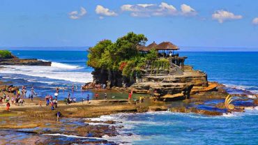 tanah lot, tanah lot sunset tour, bali tour visit temple on rock, bali half day tours