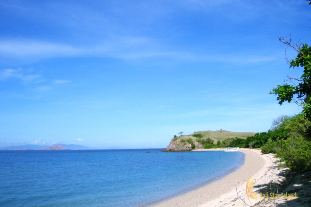 white sandy beach, bidadari island, labuan bajo, bidadari island labuan bajo, komodo, national park, komodo national park