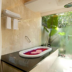 the lokha ubud, the lokha ubud bali, the lokha ubud bathroom luxury pool villa