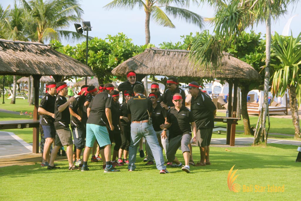 grouping session, cheers, team building, garden team building, bali garden team building