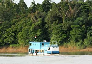 mahakam river, houseboat
