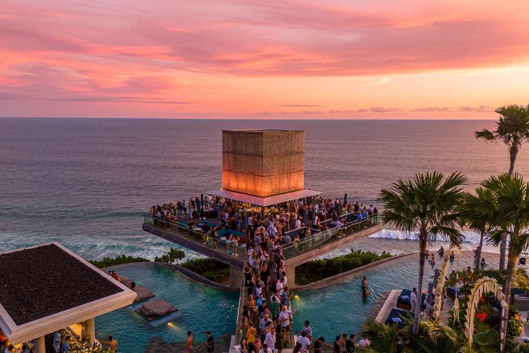 Cliffside Beach Club Bali, Bali clifftop nightlife,Beach club in Uluwatu, savaya, oneeighty club