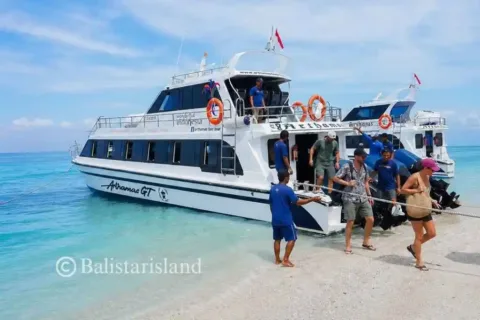Passengers arriving by Arthamas Express fast boat