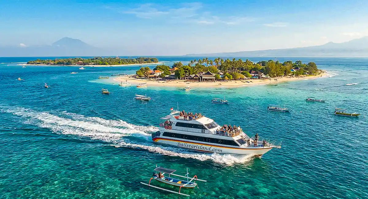 Fast boat Sanur to Gili Islands transfer service boat sailing on calm blue waters toward the Gili archipelago.