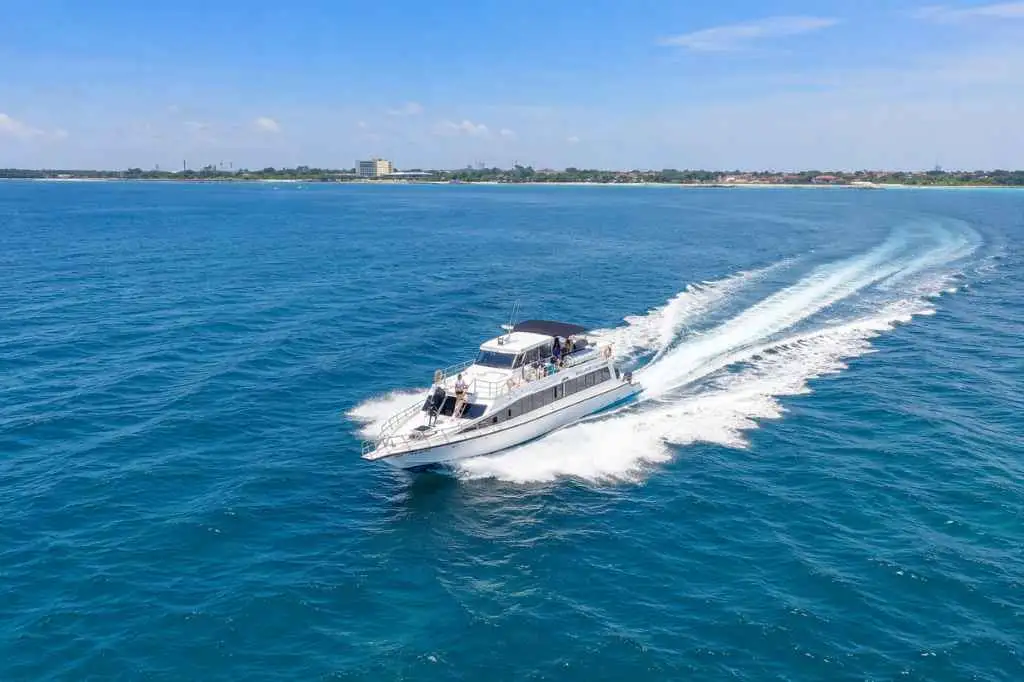 Nusa Lembongan Day Tour with a speedboat crossing the blue waters near Bali