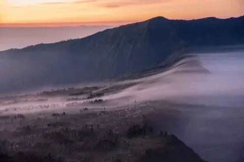 4 Day Borobudur and Bromo Tour with a misty sunrise over Mount Bromo’s volcanic landscape